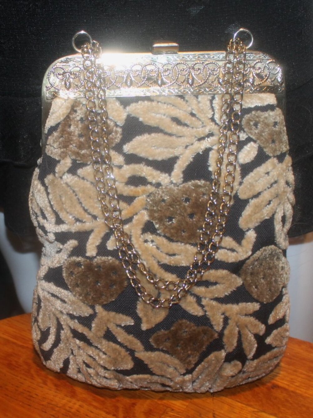 Kiss Lock Framed Carpet Bag Wear off hand or shoulder MINT Vintage 50s